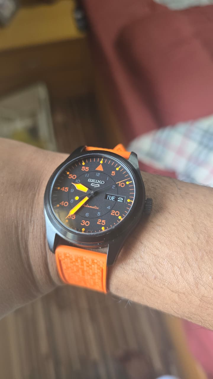 Seiko Flieger SRPH33K1 with orange band